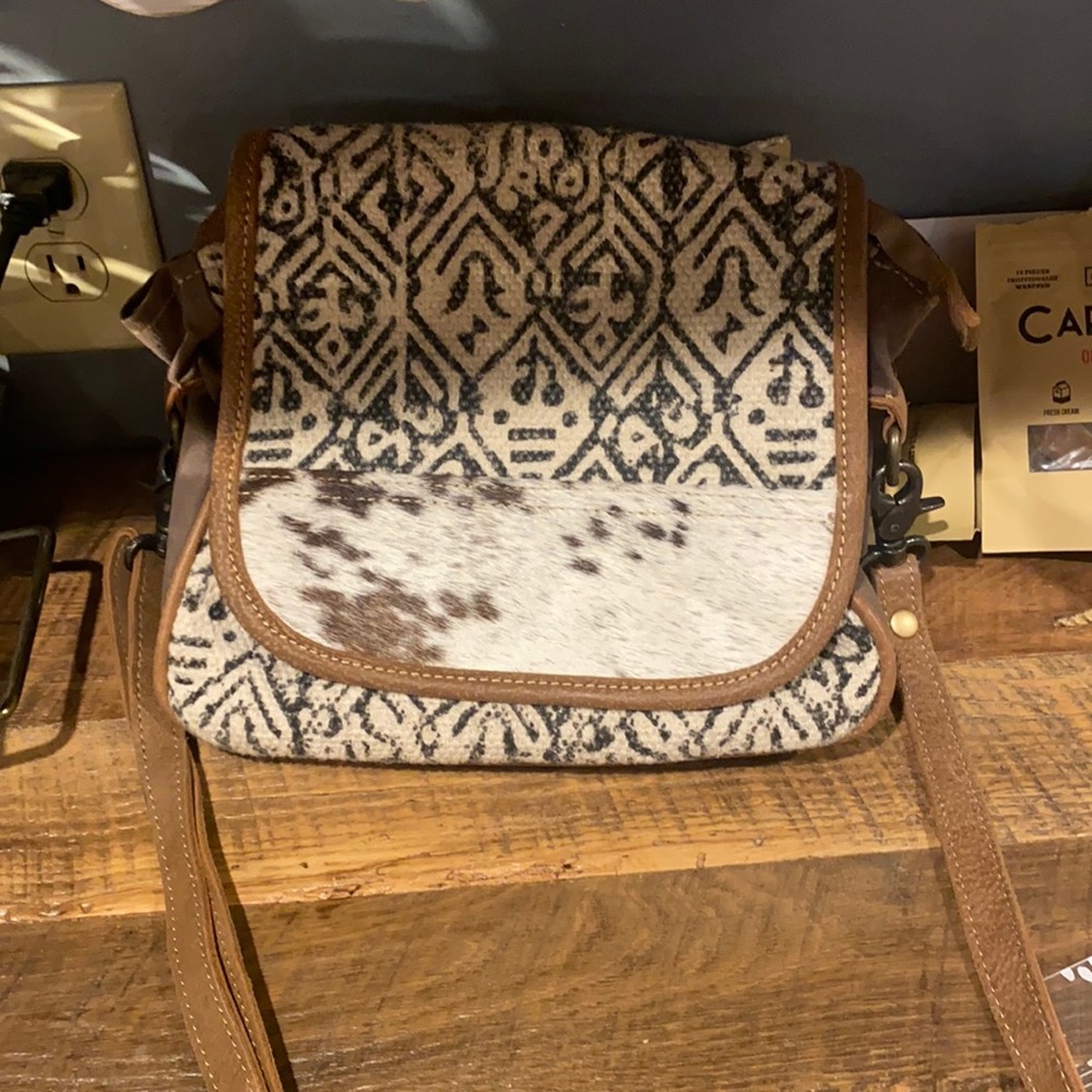 Myra Bag Crossbody